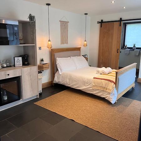 Luxury Courtyard Studio In Llangollen Esterno foto