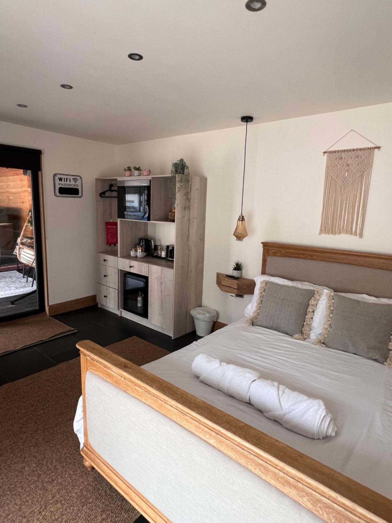 Luxury Courtyard Studio In Llangollen Esterno foto